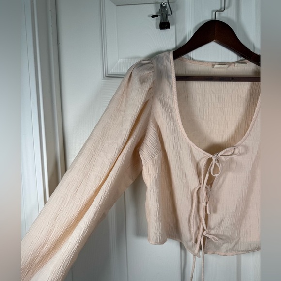 Levi’s Peasant Lace Up Crop Top Puff Long Sleeve Light Peach Romance Size XSmall - Picture 2 of 7